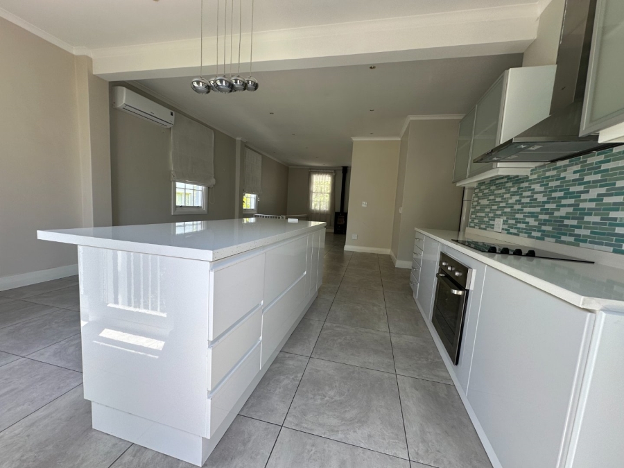 To Let 3 Bedroom Property for Rent in Green Point Western Cape